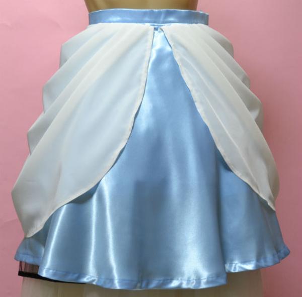 シンデレラのスカートの脇についているような飾りのスカートのパーツです